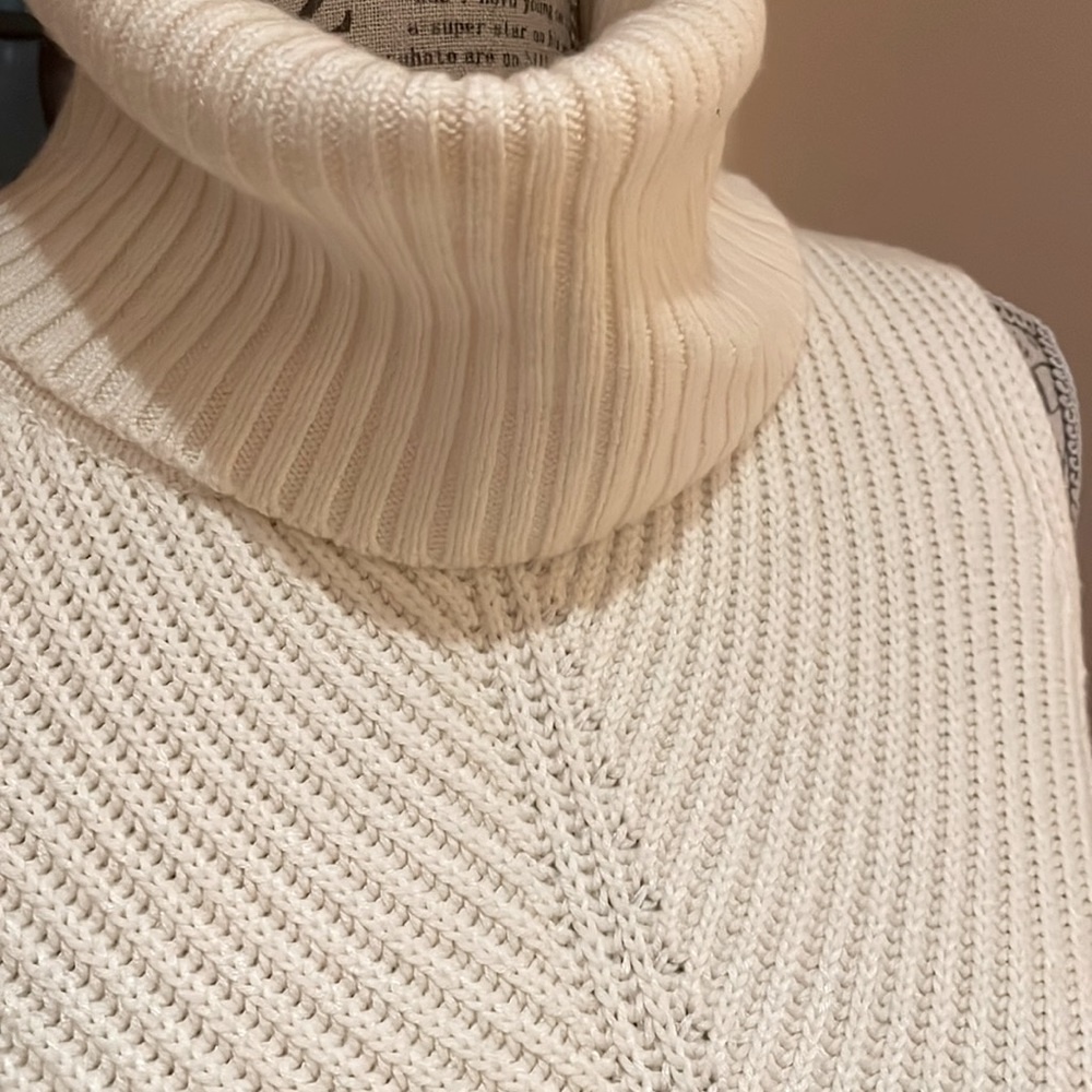 FOREVER NEW Sleeveless Turtle Neck Knitted Top - Picture 4 of 4
